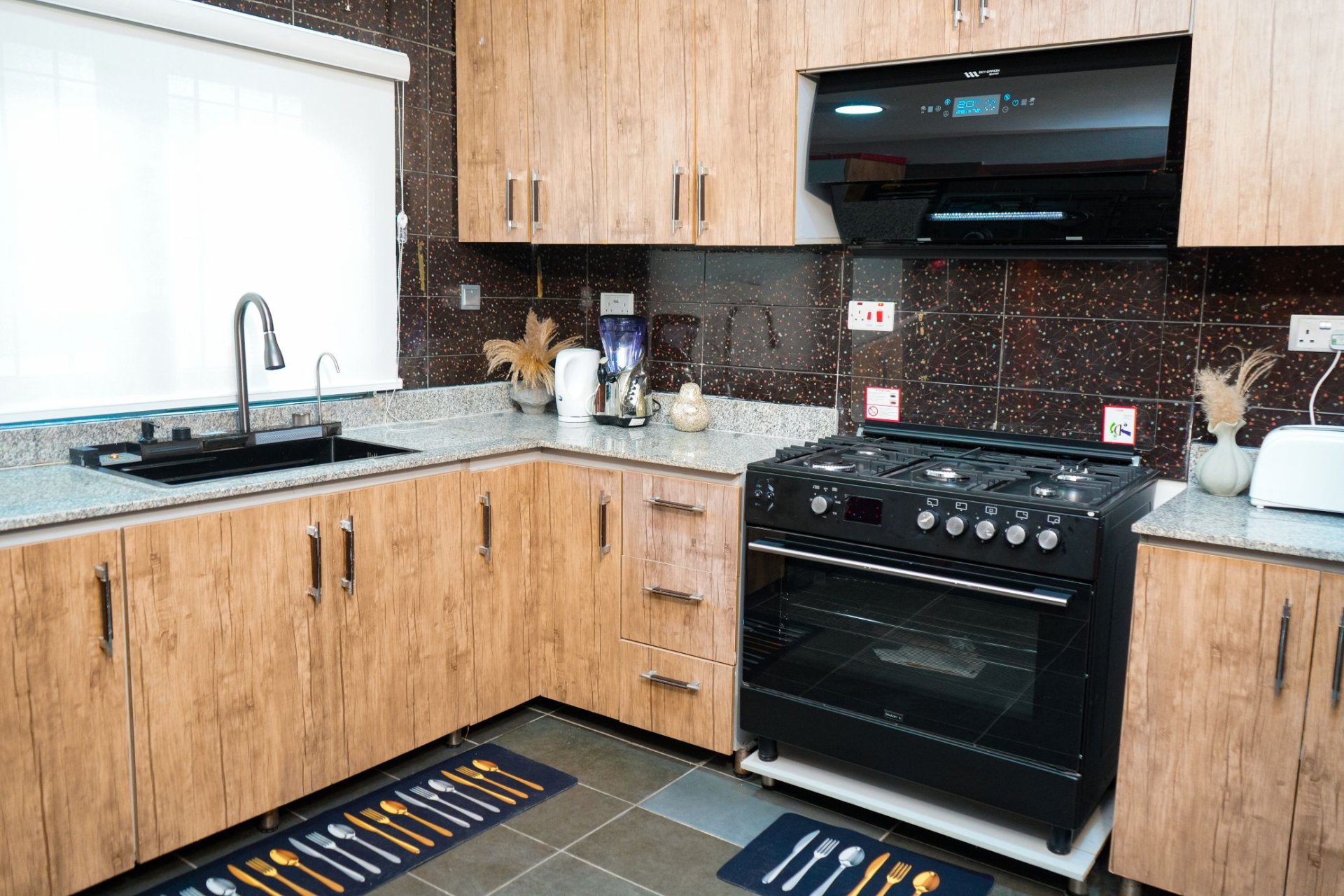 Modern Fully Equipped Kitchen