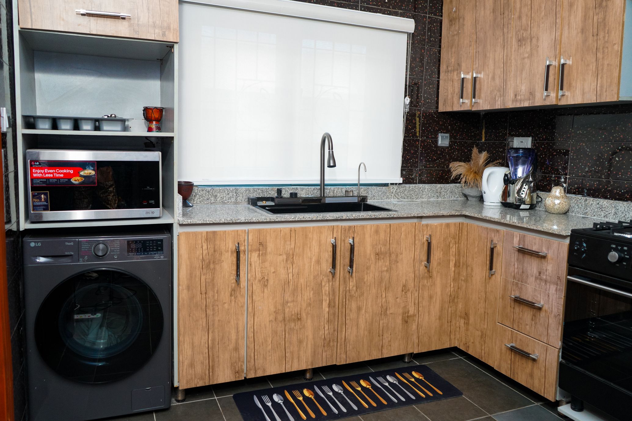 Fully en-suite marble top kitchen