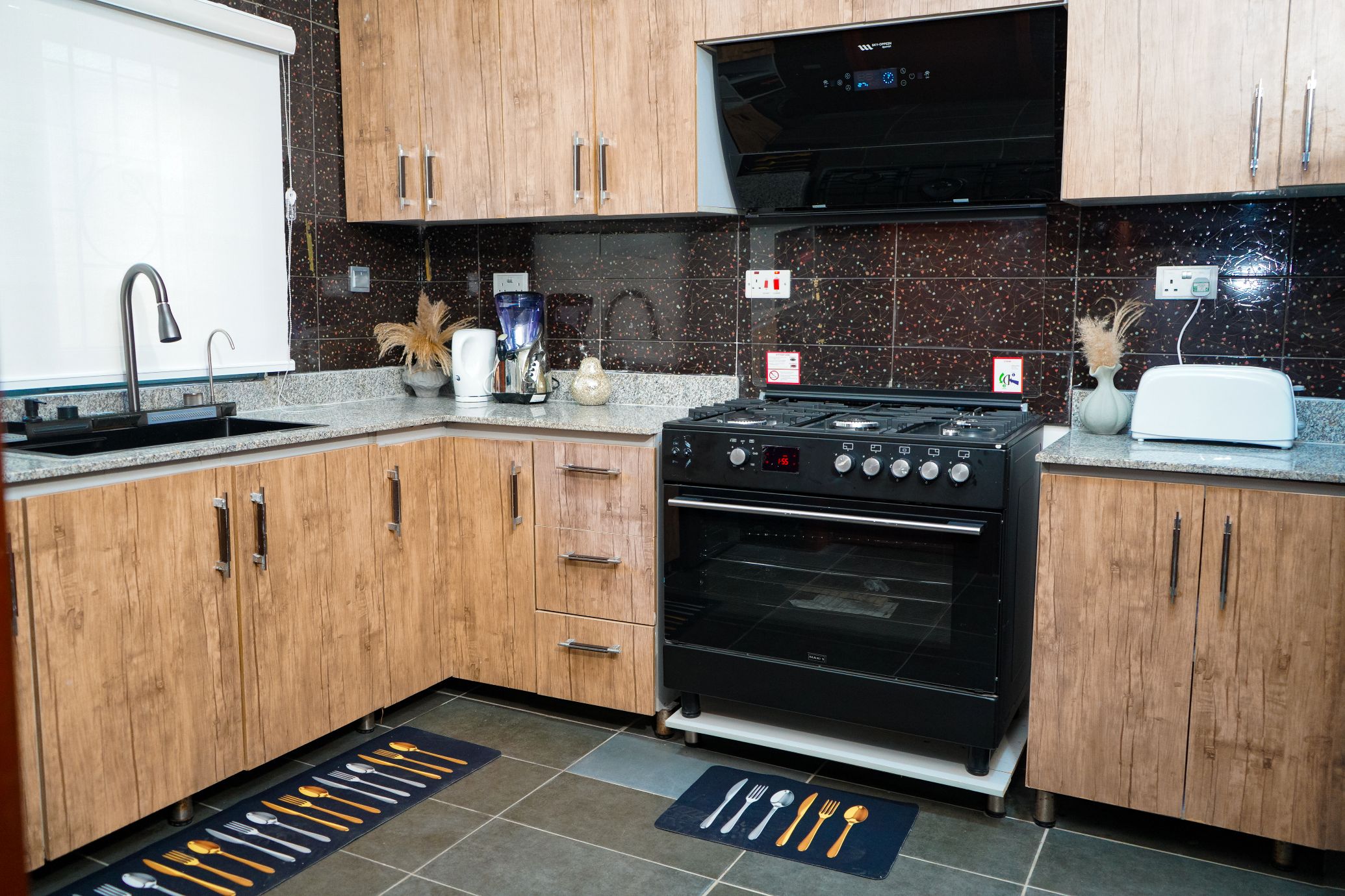 Fully en-suite marble top kitchen