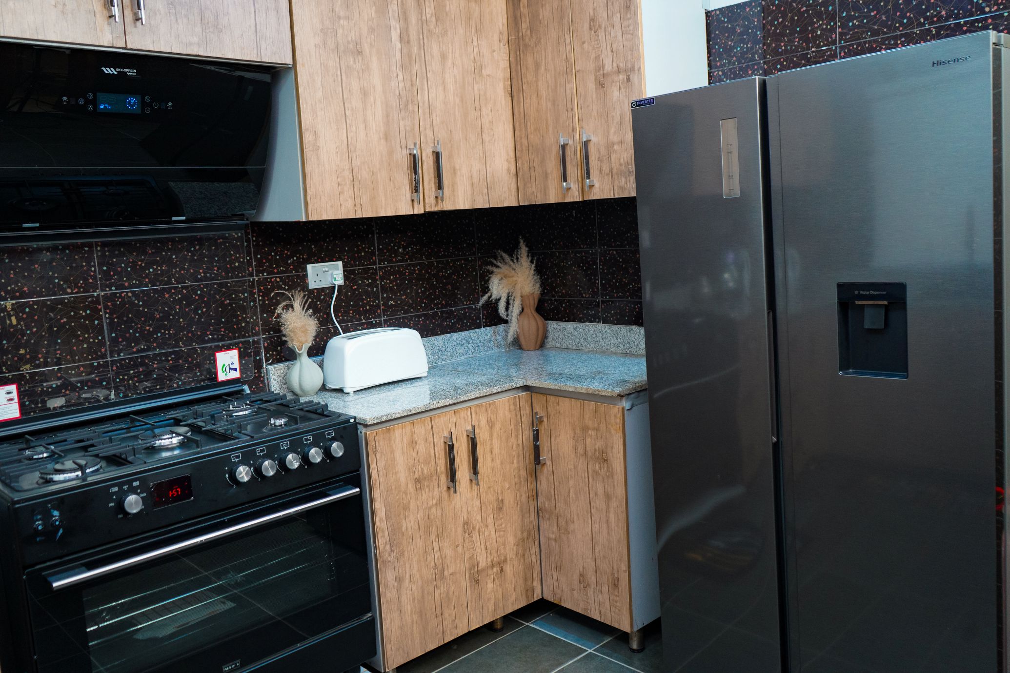 Fully en-suite marble top kitchen